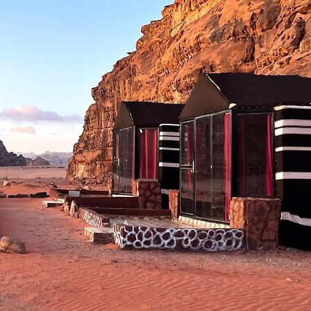 Omar Ghazi Camp Hotell Wadi Rum Eksteriør bilde