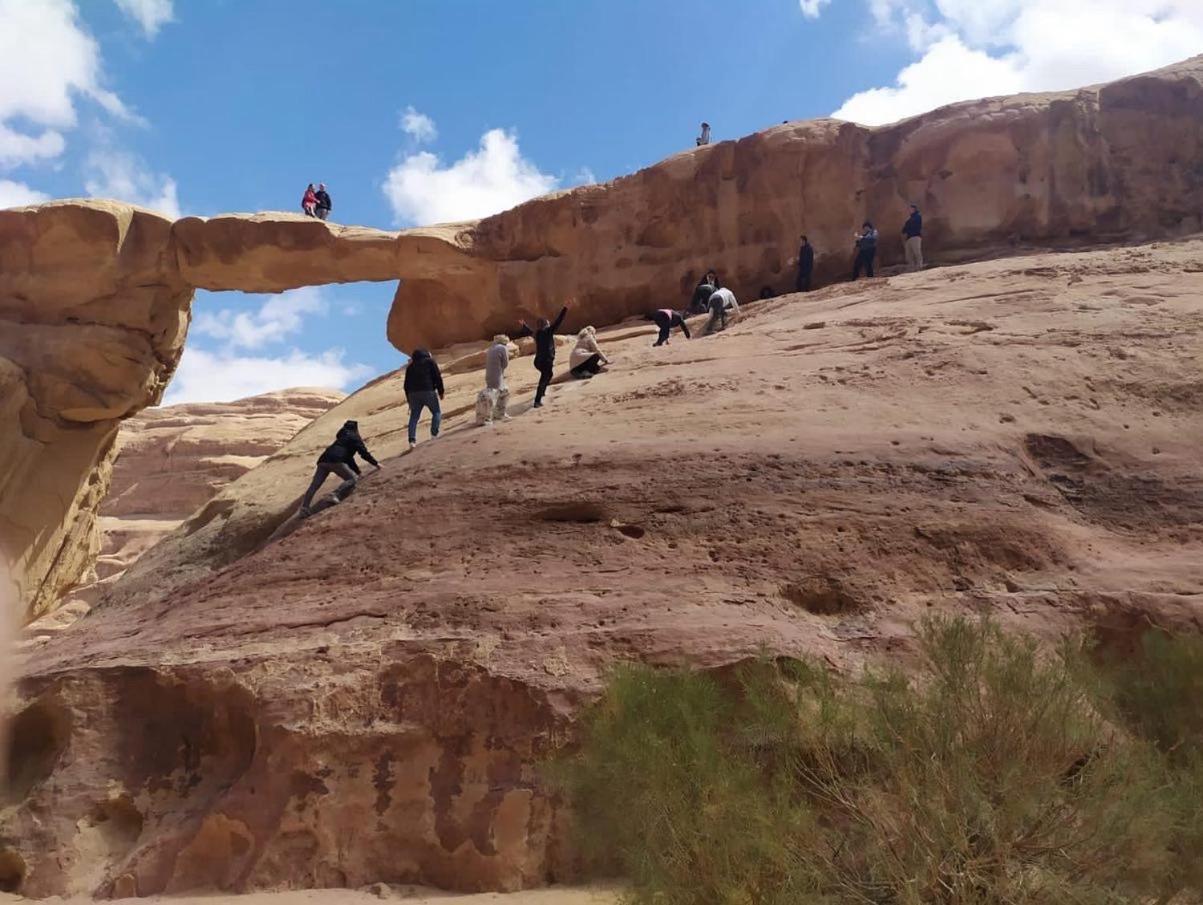 Omar Ghazi Camp Hotell Wadi Rum Eksteriør bilde