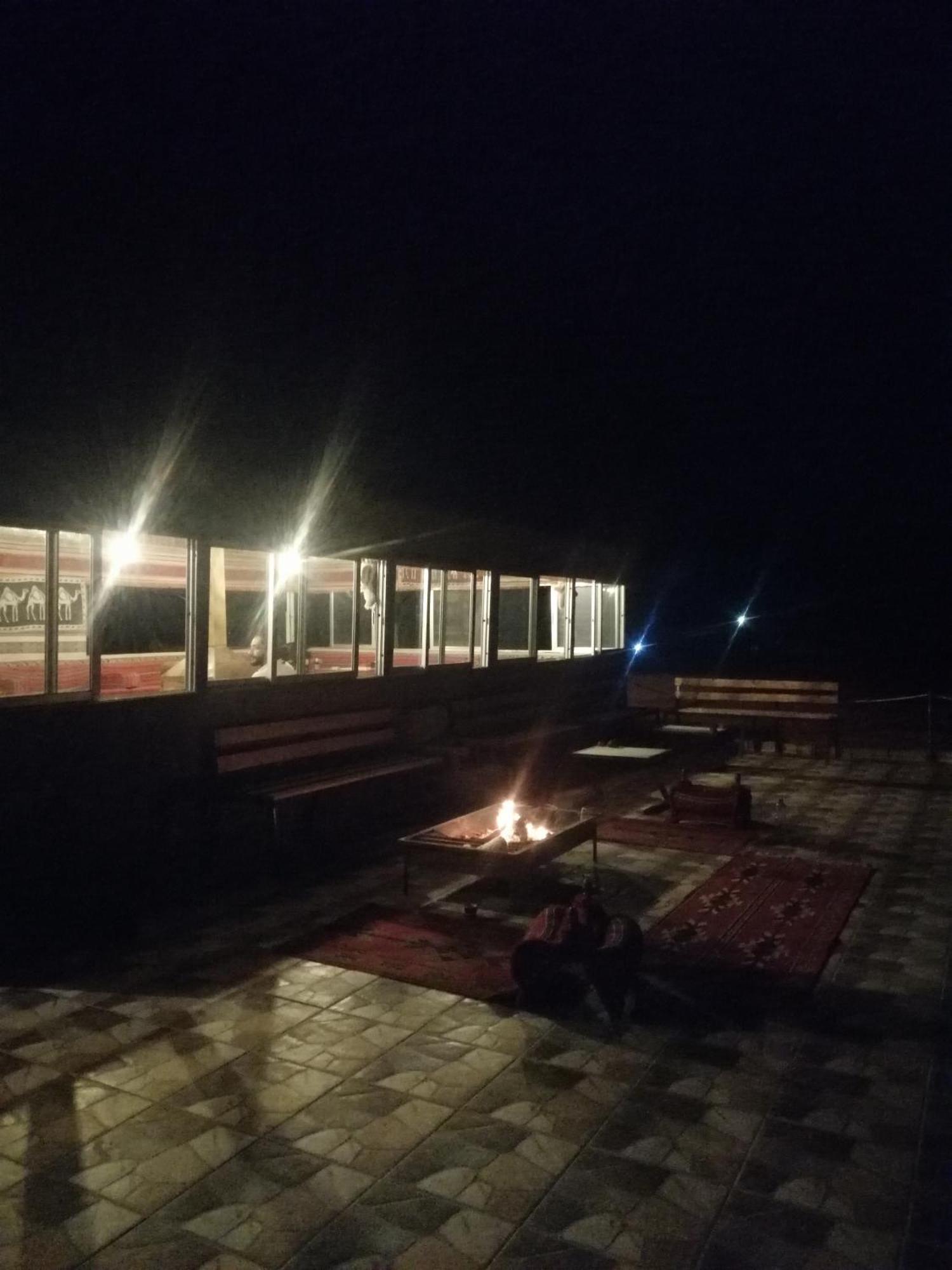 Omar Ghazi Camp Hotell Wadi Rum Eksteriør bilde