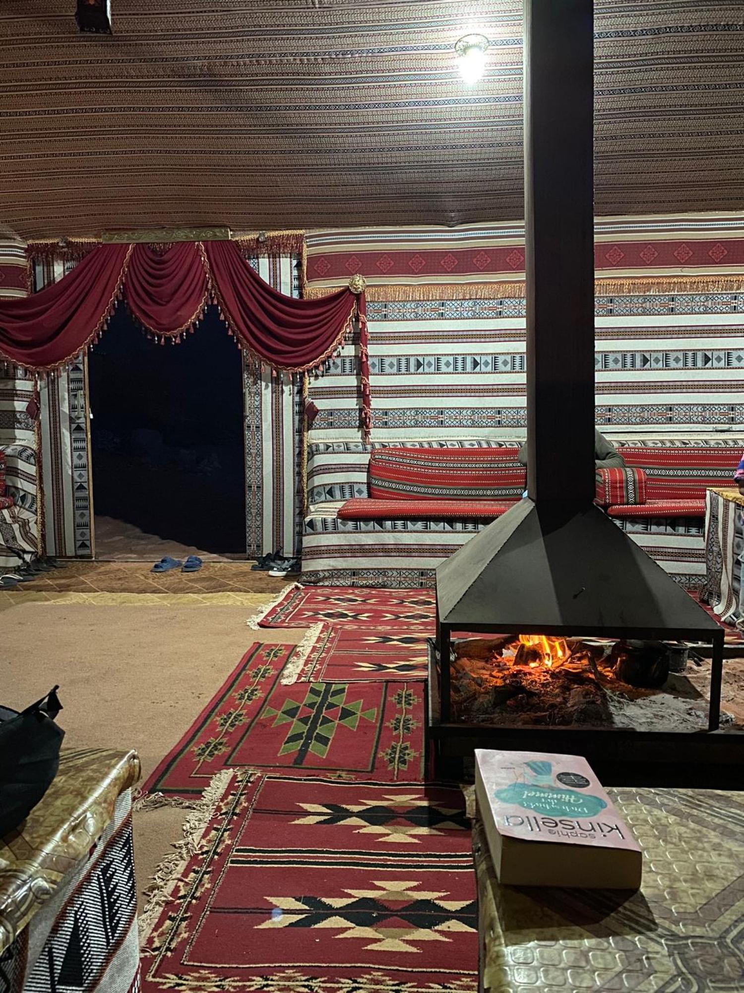 Omar Ghazi Camp Hotell Wadi Rum Eksteriør bilde