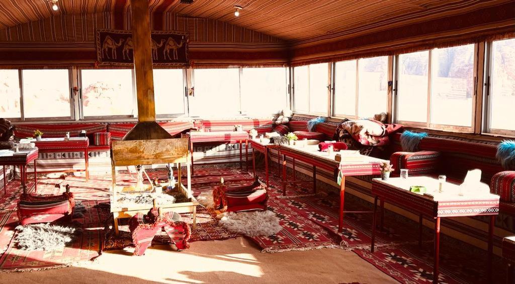 Omar Ghazi Camp Hotell Wadi Rum Eksteriør bilde