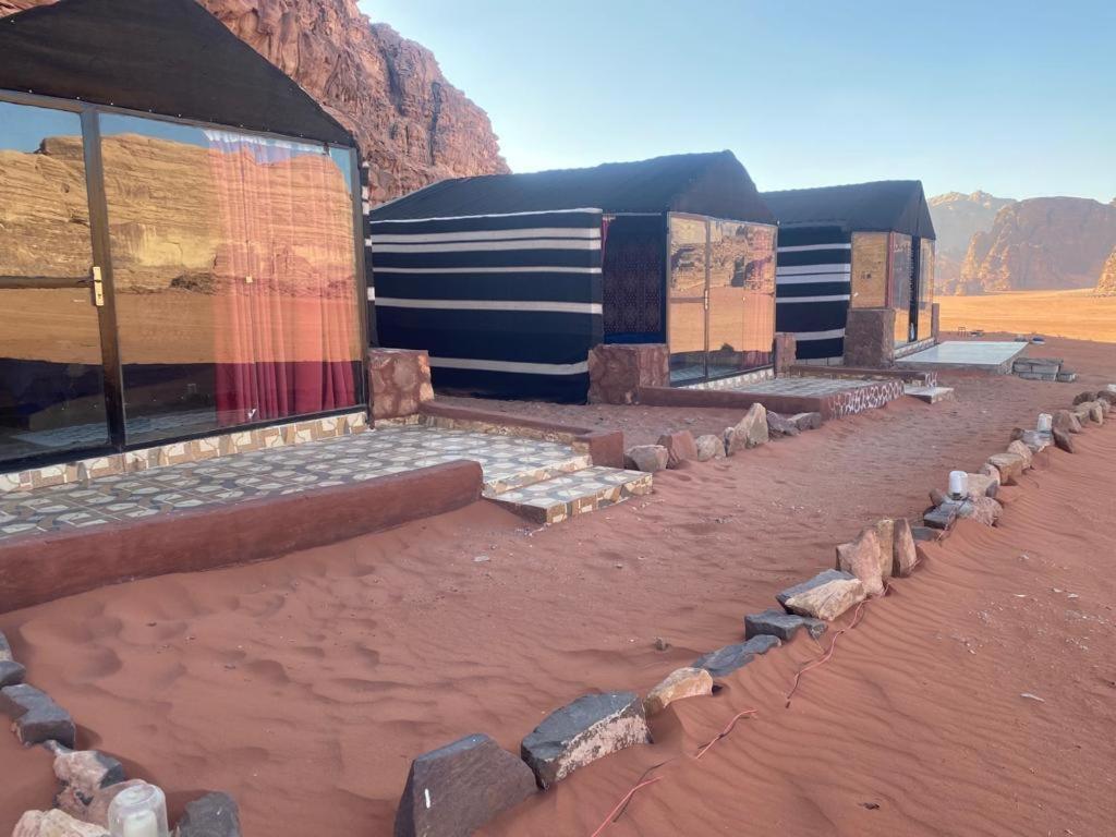 Omar Ghazi Camp Hotell Wadi Rum Eksteriør bilde
