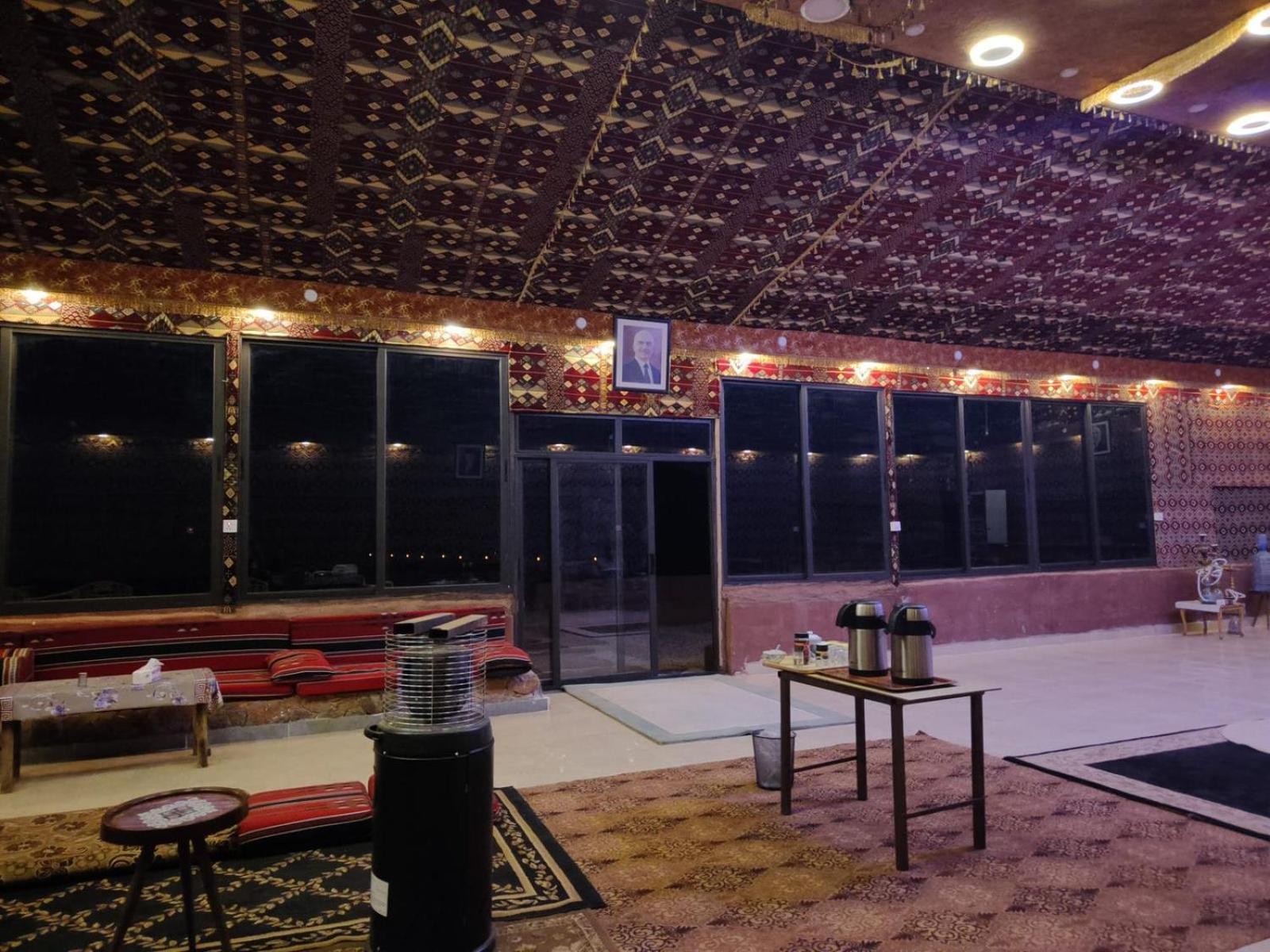 Omar Ghazi Camp Hotell Wadi Rum Eksteriør bilde